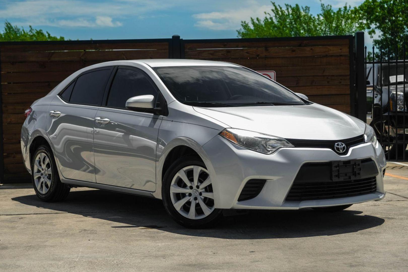 2015 Silver Toyota Corolla L 4-Speed AT (5YFBURHE9FP) with an 1.8L L4 DOHC 16V engine, 4-Speed Automatic transmission, located at 2401 E Main St., Grand Prairie, TX, 75050, (972) 262-4440, 32.748981, -96.969643 - Photo#3