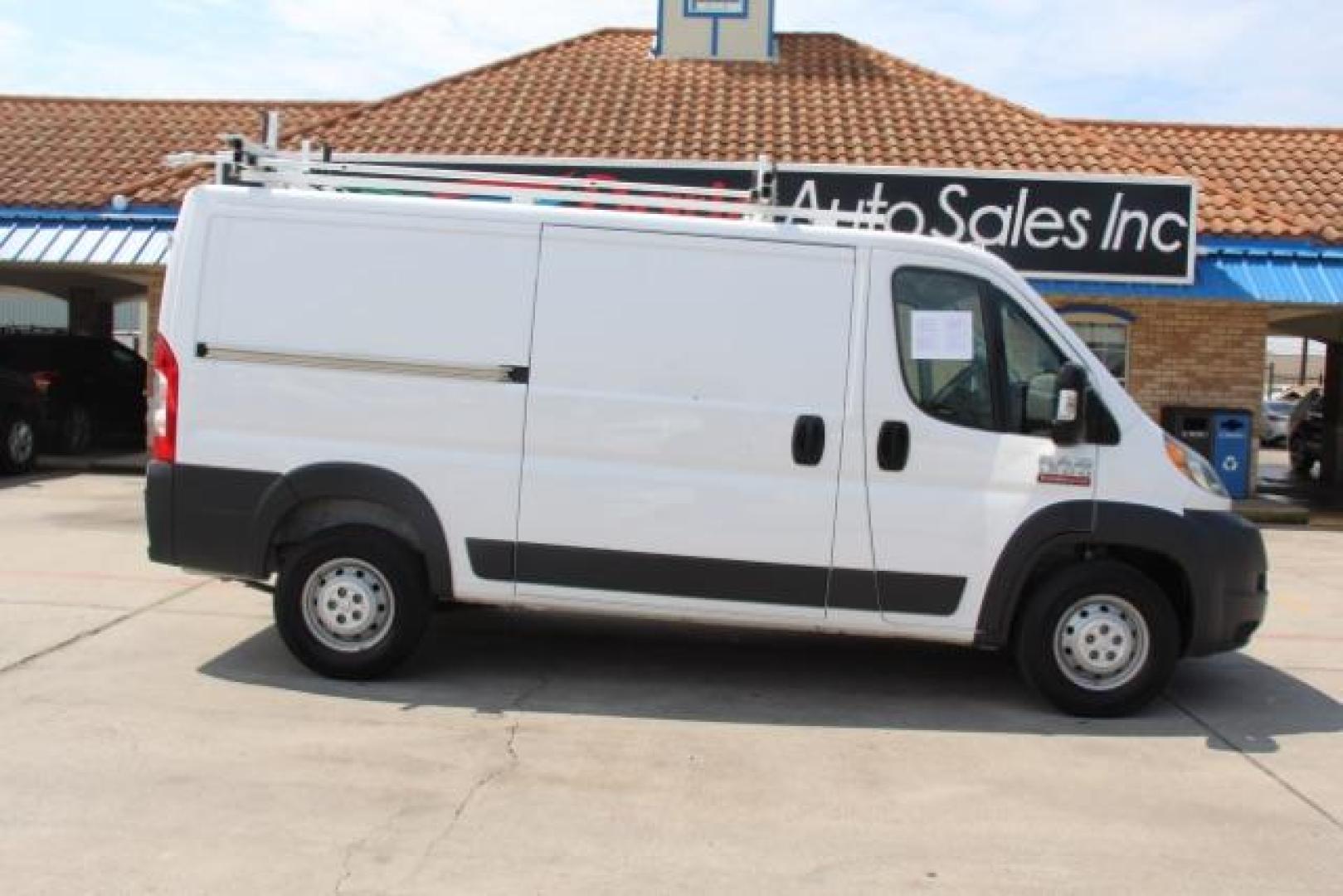 2018 White RAM Promaster 1500 Low Roof Tradesman 136-in. WB (3C6TRVAG9JE) with an 3.6L V6 engine, 6-Speed Automatic transmission, located at 2401 E Main St., Grand Prairie, TX, 75050, (972) 262-4440, 32.748981, -96.969643 - Photo#0