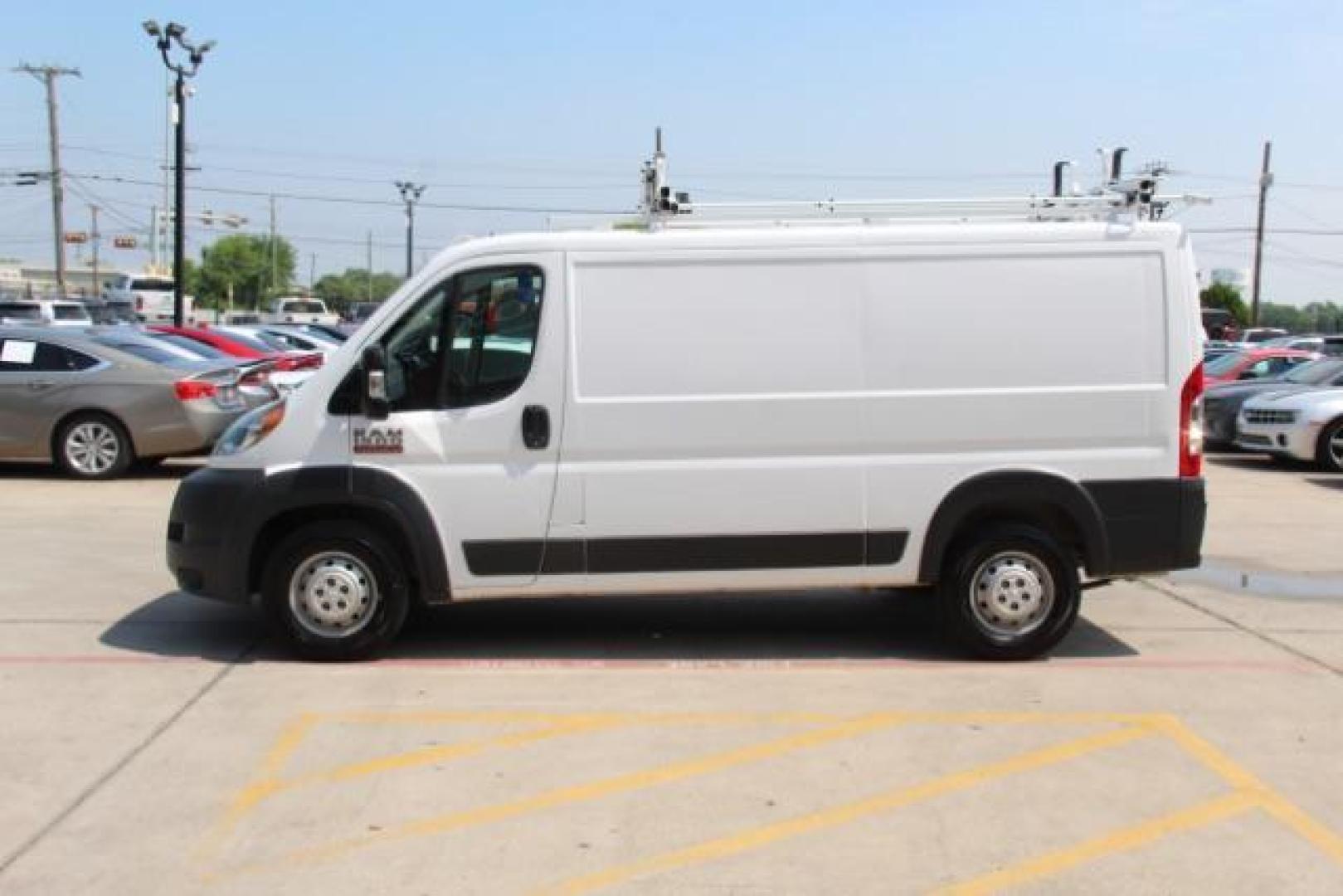 2018 White RAM Promaster 1500 Low Roof Tradesman 136-in. WB (3C6TRVAG9JE) with an 3.6L V6 engine, 6-Speed Automatic transmission, located at 2401 E Main St., Grand Prairie, TX, 75050, (972) 262-4440, 32.748981, -96.969643 - Photo#4