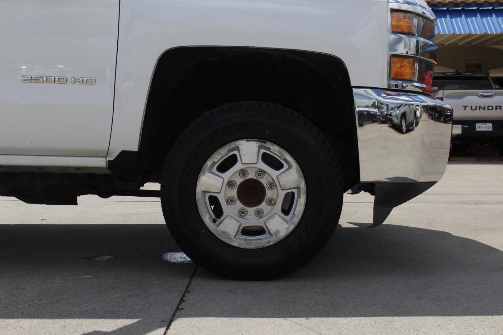 2017 White Chevrolet Silverado 2500HD Work Truck 2WD (1GC0CUEG1HZ) with an 6.0L V8 OHV 16V FFV engine, 6-Speed Automatic transmission, located at 2401 E Main St., Grand Prairie, TX, 75050, (972) 262-4440, 32.748981, -96.969643 - Photo#8