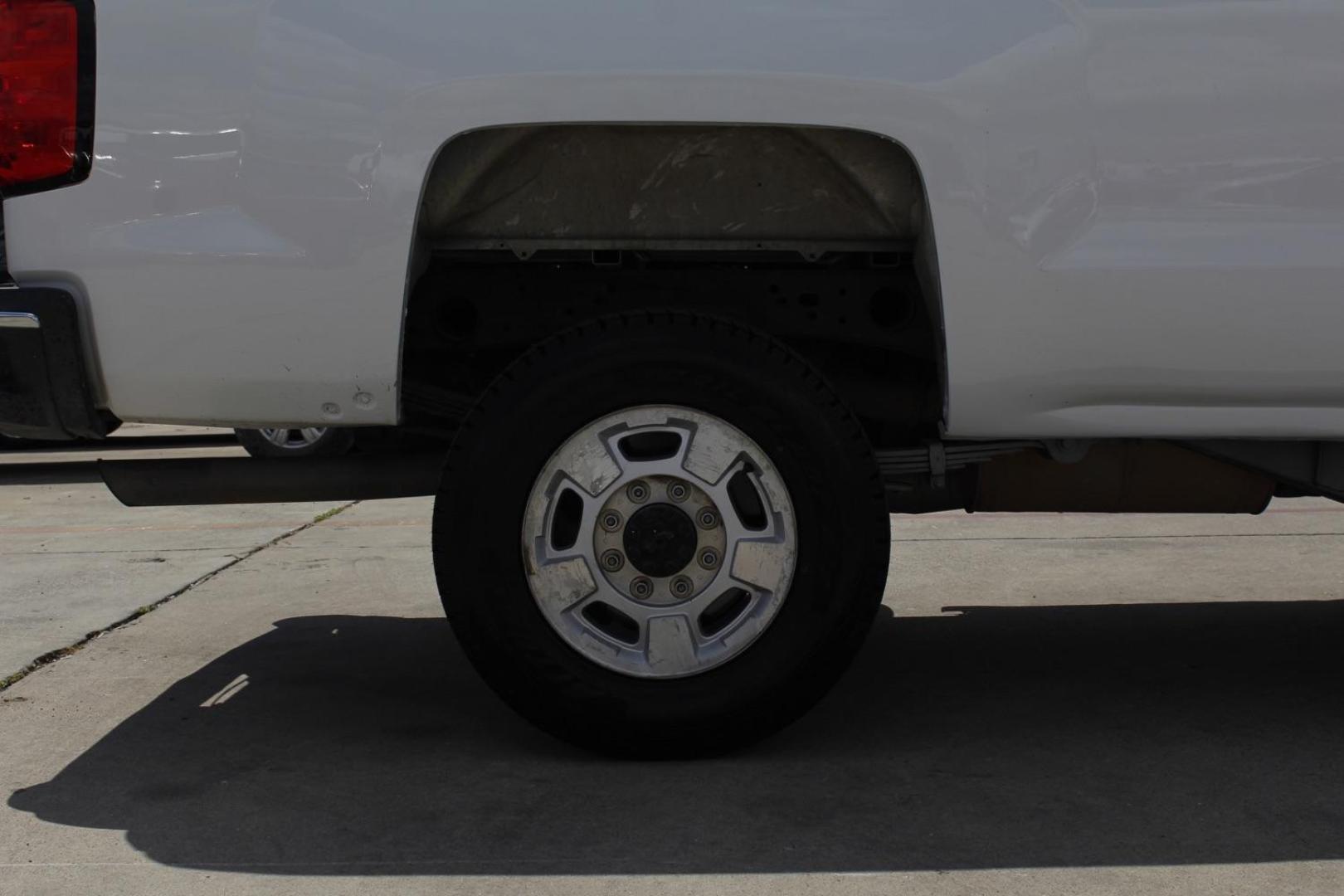 2017 White Chevrolet Silverado 2500HD Work Truck 2WD (1GC0CUEG1HZ) with an 6.0L V8 OHV 16V FFV engine, 6-Speed Automatic transmission, located at 2401 E Main St., Grand Prairie, TX, 75050, (972) 262-4440, 32.748981, -96.969643 - Photo#9