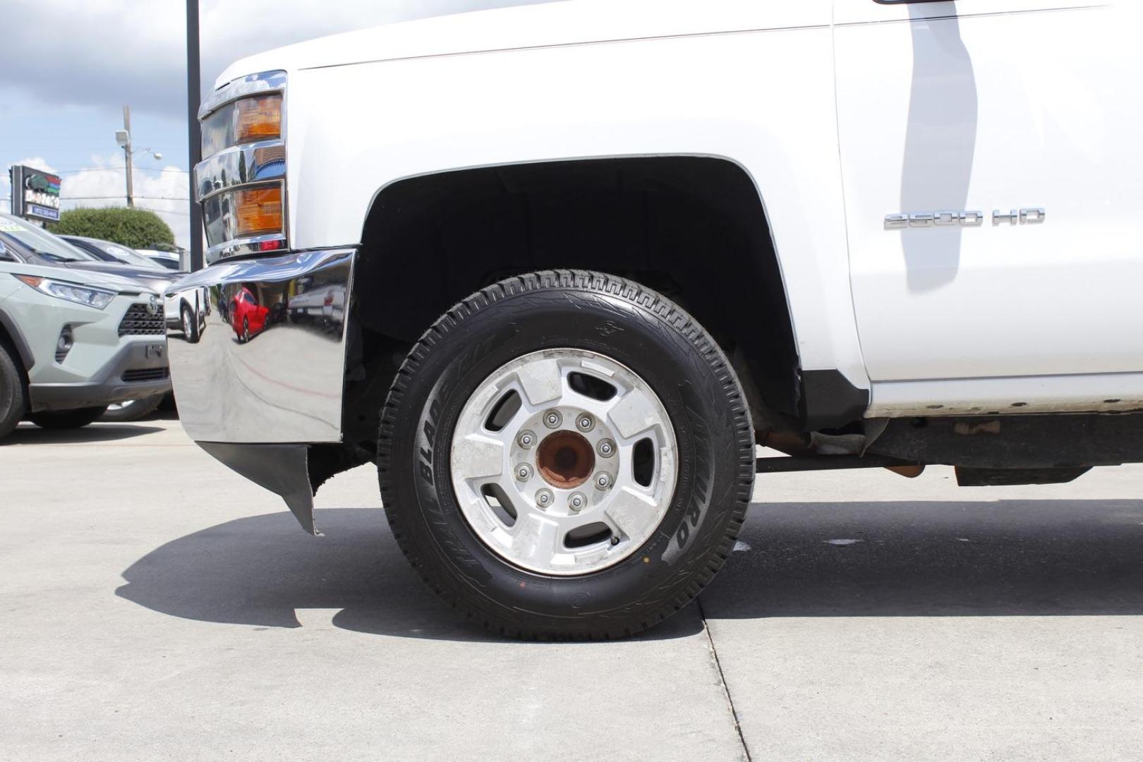 2017 White Chevrolet Silverado 2500HD Work Truck 2WD (1GC0CUEG1HZ) with an 6.0L V8 OHV 16V FFV engine, 6-Speed Automatic transmission, located at 2401 E Main St., Grand Prairie, TX, 75050, (972) 262-4440, 32.748981, -96.969643 - Photo#10