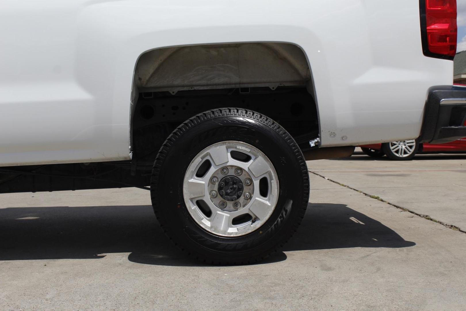 2017 White Chevrolet Silverado 2500HD Work Truck 2WD (1GC0CUEG1HZ) with an 6.0L V8 OHV 16V FFV engine, 6-Speed Automatic transmission, located at 2401 E Main St., Grand Prairie, TX, 75050, (972) 262-4440, 32.748981, -96.969643 - Photo#11