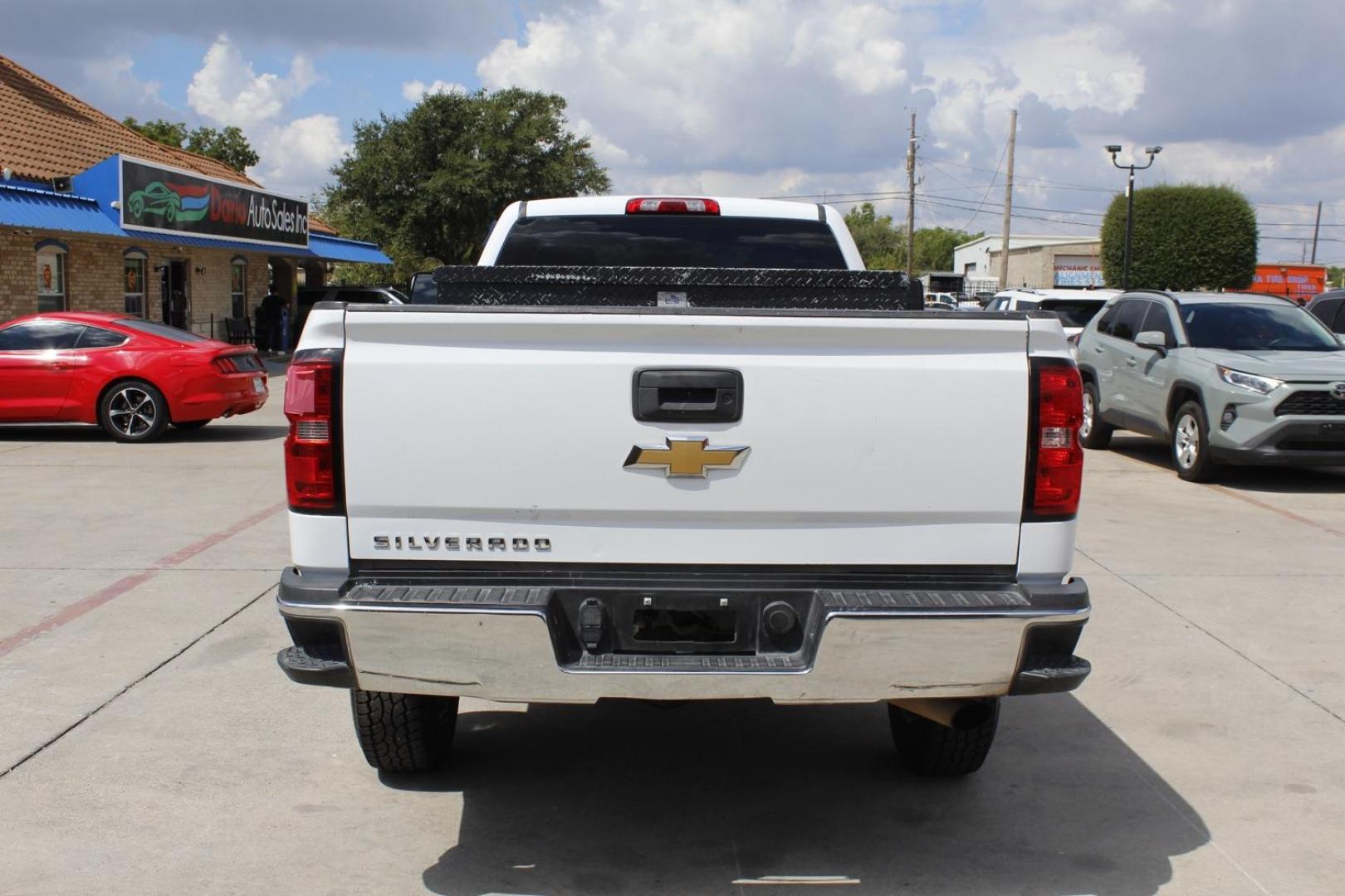 2017 White Chevrolet Silverado 2500HD Work Truck 2WD (1GC0CUEG1HZ) with an 6.0L V8 OHV 16V FFV engine, 6-Speed Automatic transmission, located at 2401 E Main St., Grand Prairie, TX, 75050, (972) 262-4440, 32.748981, -96.969643 - Photo#4