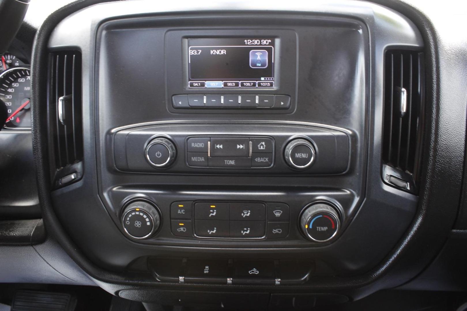 2017 White Chevrolet Silverado 2500HD Work Truck 2WD (1GC0CUEG1HZ) with an 6.0L V8 OHV 16V FFV engine, 6-Speed Automatic transmission, located at 2401 E Main St., Grand Prairie, TX, 75050, (972) 262-4440, 32.748981, -96.969643 - Photo#6