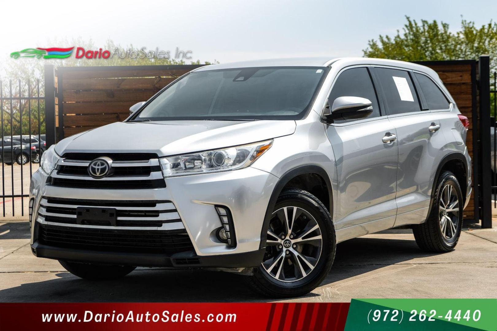 2018 Silver Toyota Highlander LE FWD I4 (5TDZARFH2JS) with an 2.7L L4 DOHC 16V engine, 6-Speed Automatic transmission, located at 2401 E Main St., Grand Prairie, TX, 75050, (972) 262-4440, 32.748981, -96.969643 - Photo#0