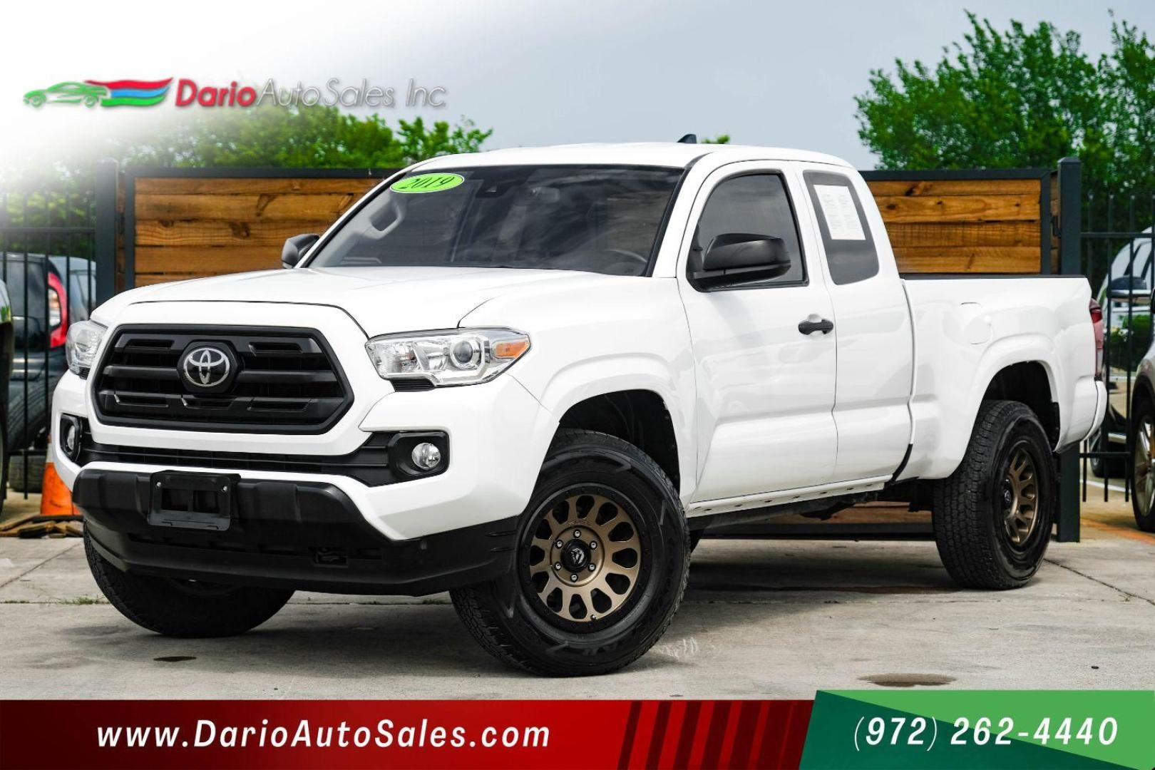 2019 White Toyota Tacoma SR5 Access Cab I4 6AT 2WD (5TFRX5GN0KX) with an 2.7L L4 DOHC 16V engine, 6-Speed Automatic transmission, located at 2401 E Main St., Grand Prairie, TX, 75050, (972) 262-4440, 32.748981, -96.969643 - Photo#0