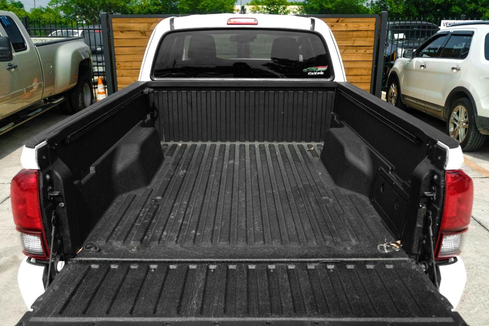 2019 White Toyota Tacoma SR5 Access Cab I4 6AT 2WD (5TFRX5GN0KX) with an 2.7L L4 DOHC 16V engine, 6-Speed Automatic transmission, located at 2401 E Main St., Grand Prairie, TX, 75050, (972) 262-4440, 32.748981, -96.969643 - Photo#44