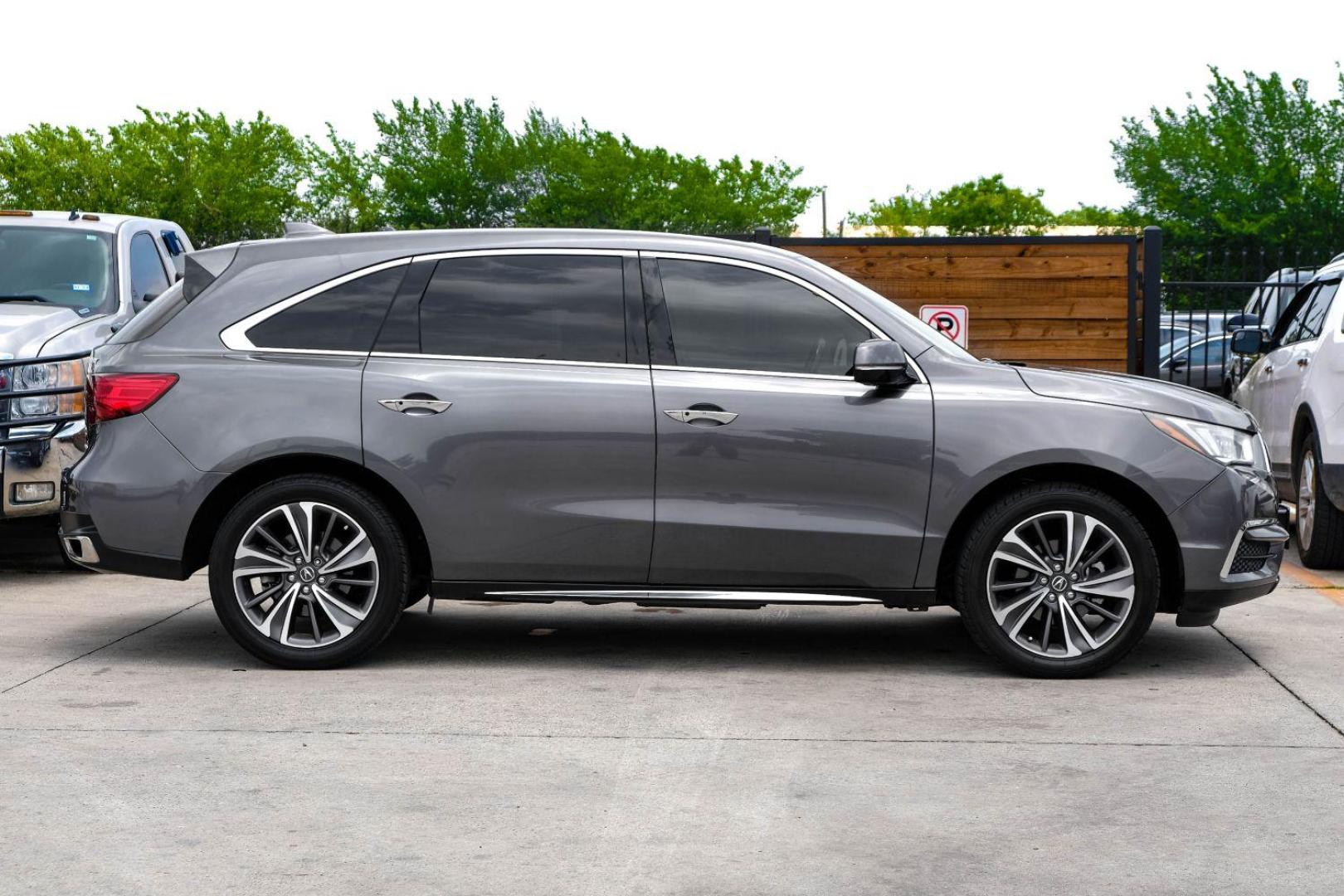 2019 gray Acura MDX SH-AWD 9-Spd AT w/Tech Package (5J8YD4H57KL) with an 3.5L V6 SOHC 24V engine, 9-Speed Automatic transmission, located at 2401 E Main St., Grand Prairie, TX, 75050, (972) 262-4440, 32.748981, -96.969643 - Photo#4