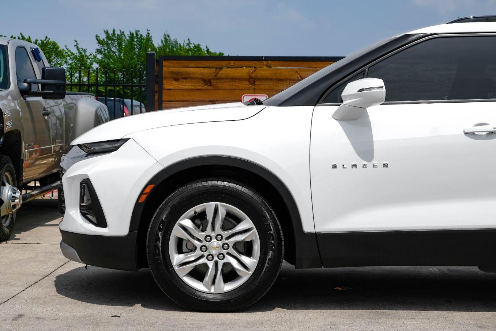 2020 WHITE Chevrolet Blazer 2LT AWD (3GNKBHRSXLS) with an 3.6L V6 DOHC 24V engine, 9-Speed Automatic transmission, located at 2401 E Main St., Grand Prairie, TX, 75050, (972) 262-4440, 32.748981, -96.969643 - Photo#9