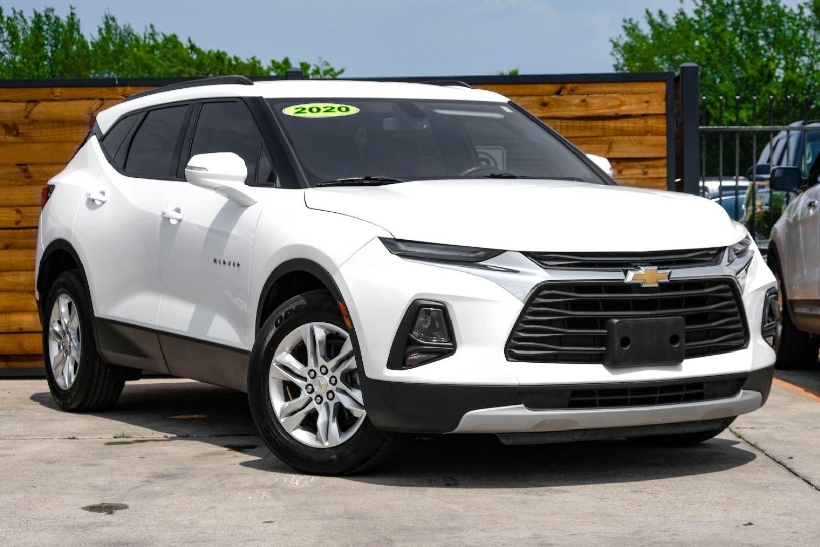 2020 WHITE Chevrolet Blazer 2LT AWD (3GNKBHRSXLS) with an 3.6L V6 DOHC 24V engine, 9-Speed Automatic transmission, located at 2401 E Main St., Grand Prairie, TX, 75050, (972) 262-4440, 32.748981, -96.969643 - Photo#3