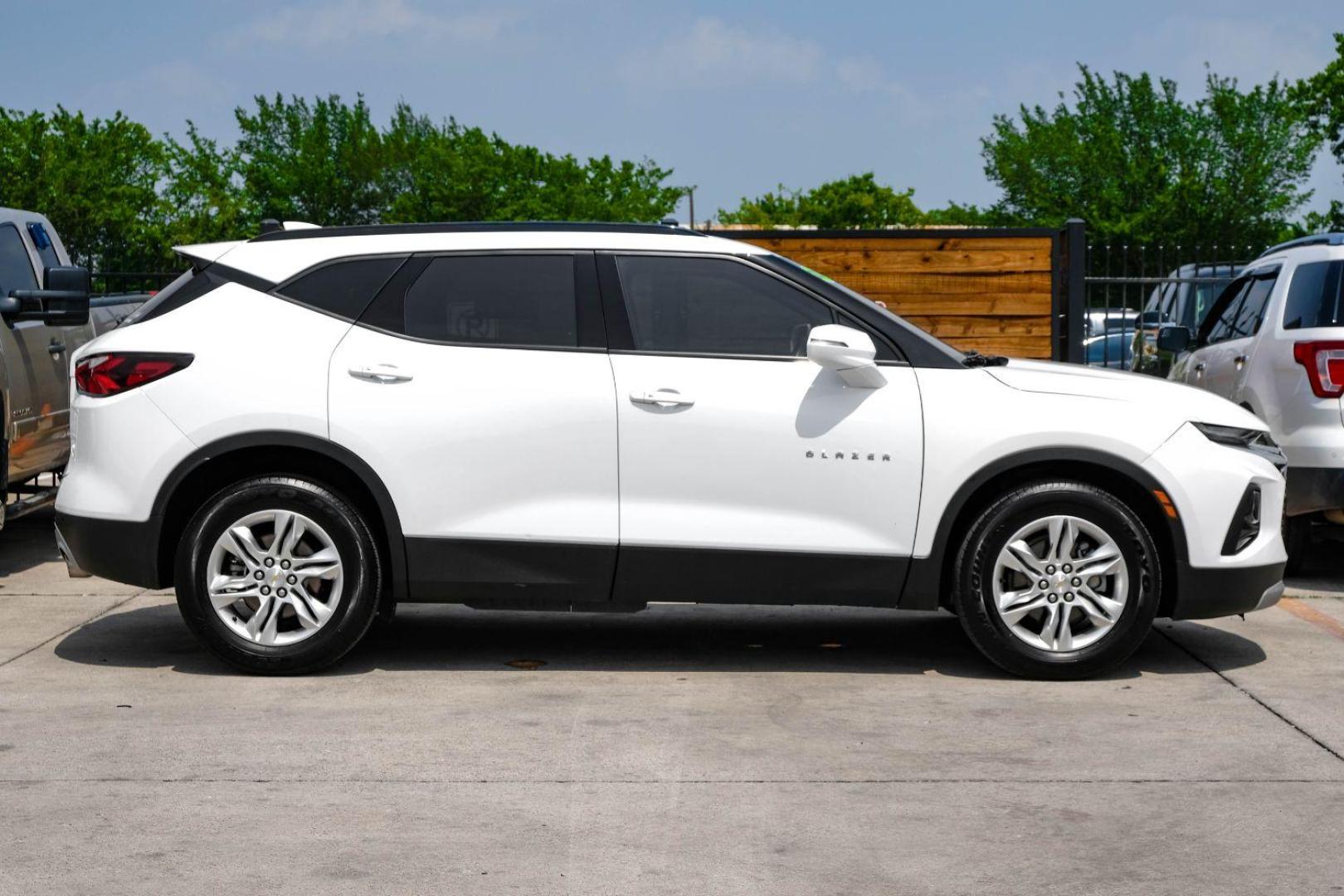 2020 WHITE Chevrolet Blazer 2LT AWD (3GNKBHRSXLS) with an 3.6L V6 DOHC 24V engine, 9-Speed Automatic transmission, located at 2401 E Main St., Grand Prairie, TX, 75050, (972) 262-4440, 32.748981, -96.969643 - Photo#4