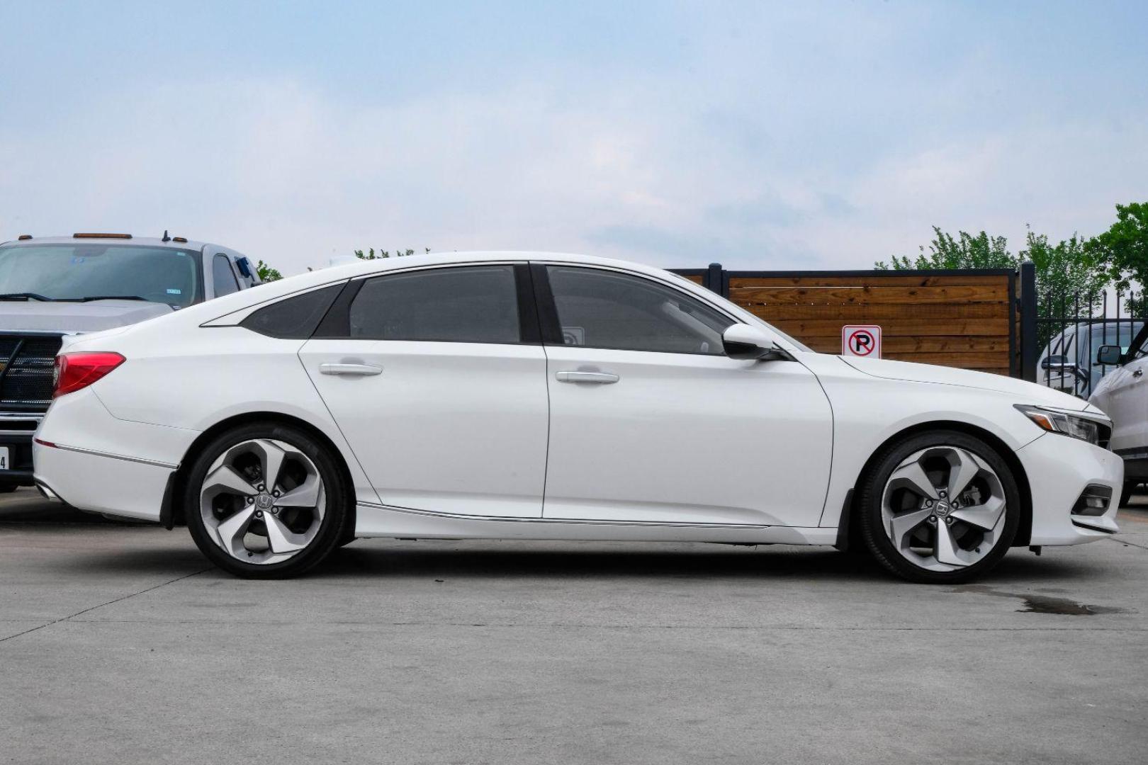 2018 White Honda Accord Touring CVT (1HGCV1F97JA) with an 1.5L L4 DOHC 16V TURBO engine, Continuously Variable Transmission transmission, located at 2401 E Main St., Grand Prairie, TX, 75050, (972) 262-4440, 32.748981, -96.969643 - Photo#4