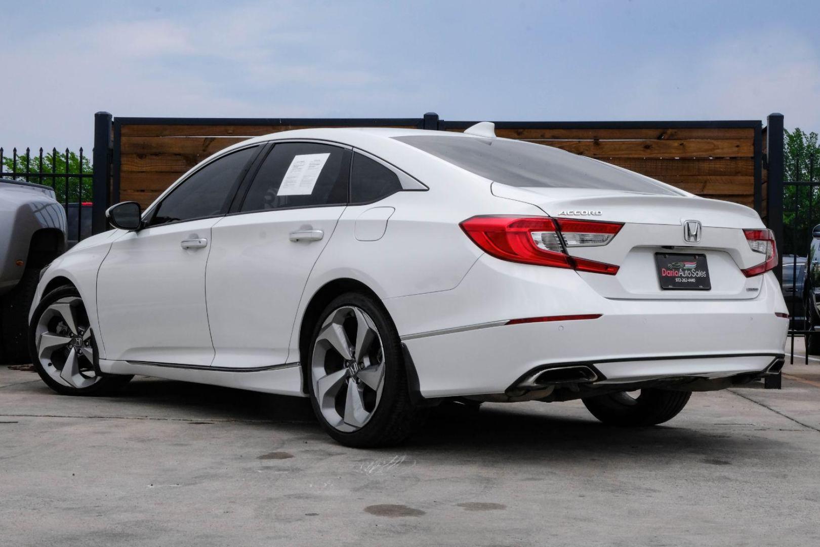 2018 White Honda Accord Touring CVT (1HGCV1F97JA) with an 1.5L L4 DOHC 16V TURBO engine, Continuously Variable Transmission transmission, located at 2401 E Main St., Grand Prairie, TX, 75050, (972) 262-4440, 32.748981, -96.969643 - Photo#7