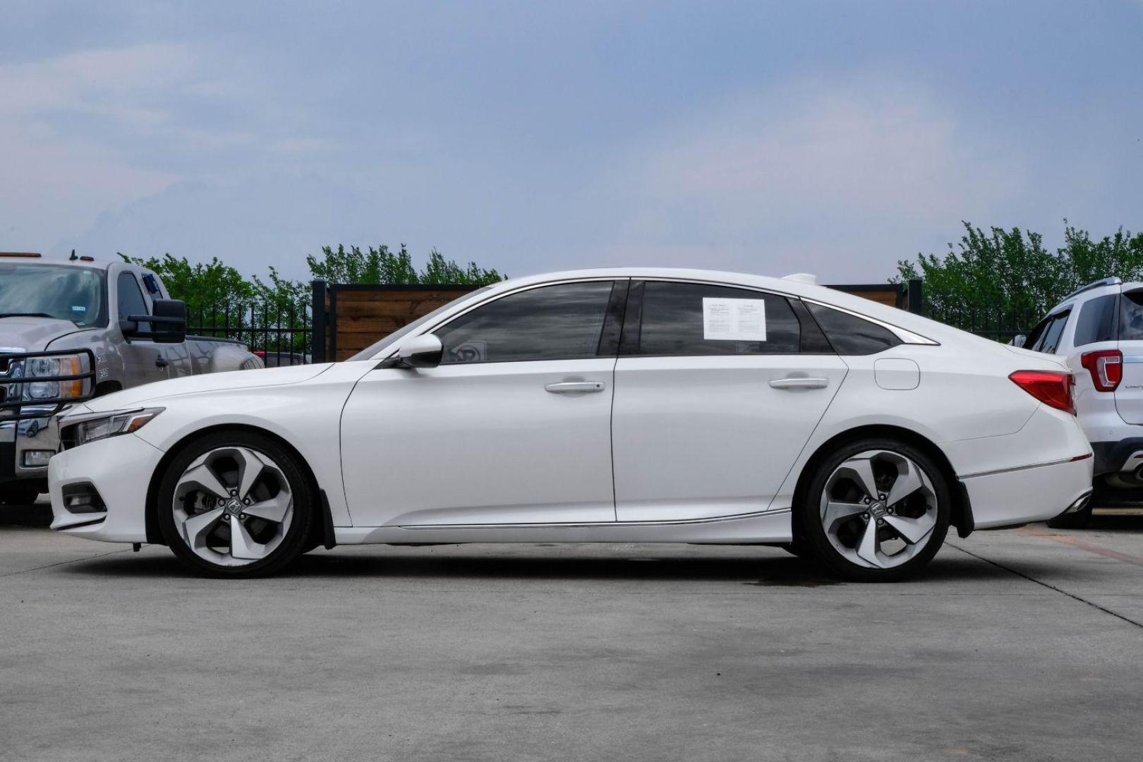 2018 White Honda Accord Touring CVT (1HGCV1F97JA) with an 1.5L L4 DOHC 16V TURBO engine, Continuously Variable Transmission transmission, located at 2401 E Main St., Grand Prairie, TX, 75050, (972) 262-4440, 32.748981, -96.969643 - Photo#8