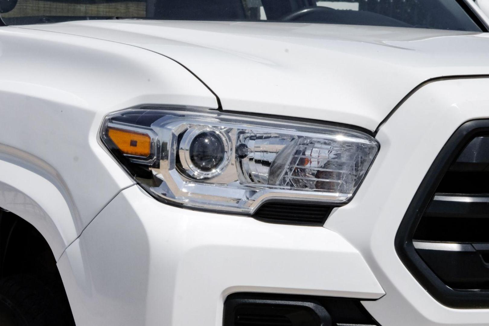 2018 white Toyota Tacoma SR5 Access Cab I4 6AT 2WD (5TFRX5GN4JX) with an 2.7L L4 DOHC 16V engine, 6-Speed Automatic transmission, located at 2401 E Main St., Grand Prairie, TX, 75050, (972) 262-4440, 32.748981, -96.969643 - Photo#32