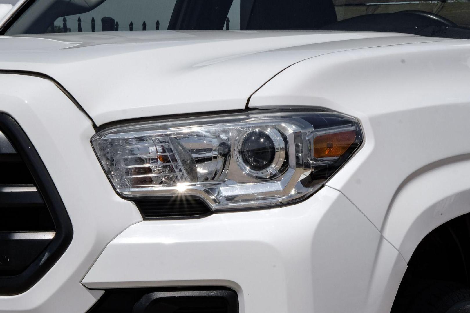 2018 white Toyota Tacoma SR5 Access Cab I4 6AT 2WD (5TFRX5GN4JX) with an 2.7L L4 DOHC 16V engine, 6-Speed Automatic transmission, located at 2401 E Main St., Grand Prairie, TX, 75050, (972) 262-4440, 32.748981, -96.969643 - Photo#33