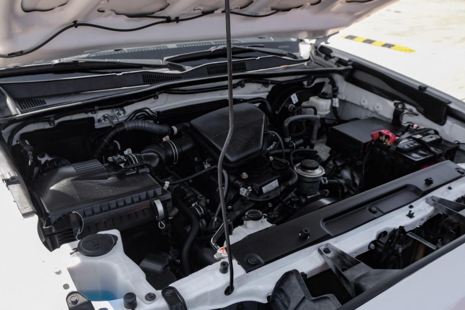 2018 white Toyota Tacoma SR5 Access Cab I4 6AT 2WD (5TFRX5GN4JX) with an 2.7L L4 DOHC 16V engine, 6-Speed Automatic transmission, located at 2401 E Main St., Grand Prairie, TX, 75050, (972) 262-4440, 32.748981, -96.969643 - Photo#38