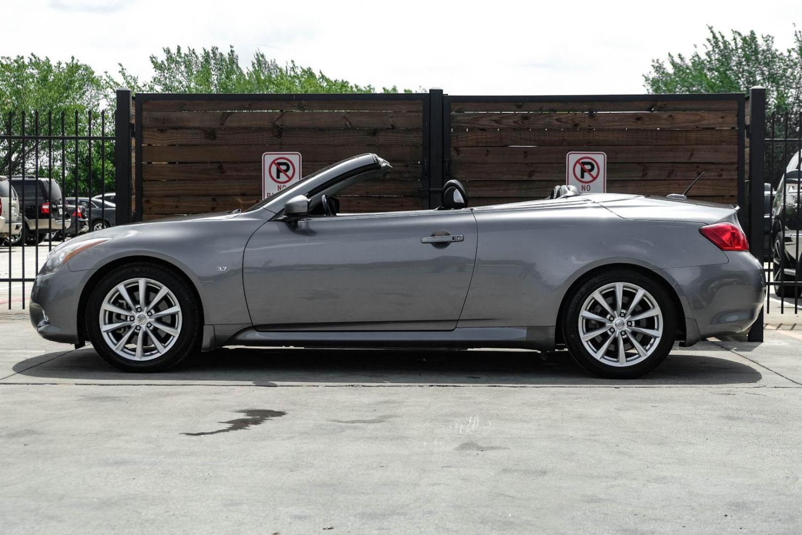 2014 gray Infiniti Q60 Convertible (JN1CV6FE1EM) with an 3.7L V6 DOHC 24V engine, 7-Speed Automatic transmission, located at 2401 E Main St., Grand Prairie, TX, 75050, (972) 262-4440, 32.748981, -96.969643 - Photo#10