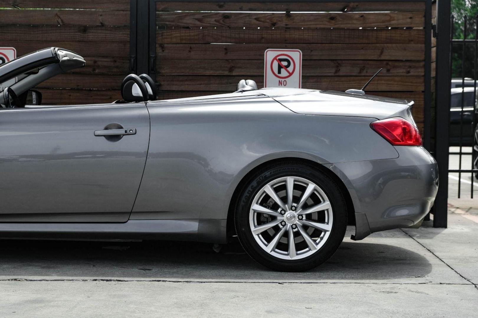 2014 gray Infiniti Q60 Convertible (JN1CV6FE1EM) with an 3.7L V6 DOHC 24V engine, 7-Speed Automatic transmission, located at 2401 E Main St., Grand Prairie, TX, 75050, (972) 262-4440, 32.748981, -96.969643 - Photo#13