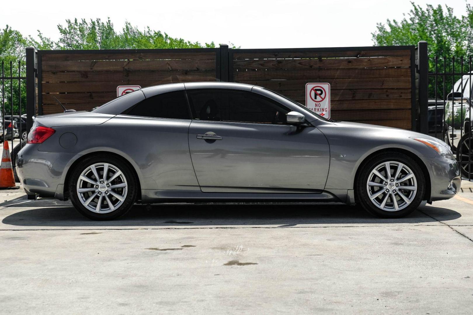 2014 gray Infiniti Q60 Convertible (JN1CV6FE1EM) with an 3.7L V6 DOHC 24V engine, 7-Speed Automatic transmission, located at 2401 E Main St., Grand Prairie, TX, 75050, (972) 262-4440, 32.748981, -96.969643 - Photo#5