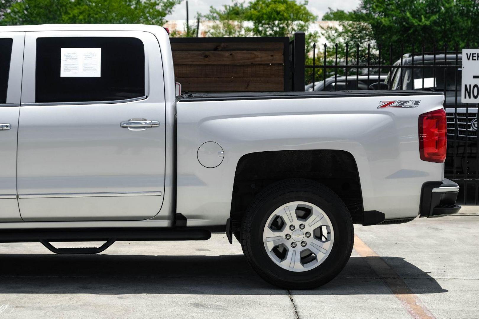 2017 SILVER Chevrolet Silverado 1500 LTZ Crew Cab 4WD (3GCUKSEC4HG) with an 5.3L V8 OHV 16V engine, 6-Speed Automatic transmission, located at 2401 E Main St., Grand Prairie, TX, 75050, (972) 262-4440, 32.748981, -96.969643 - Photo#10