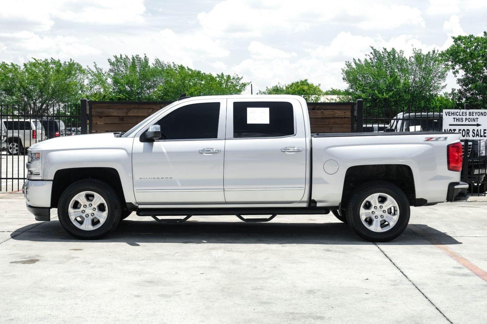 2017 SILVER Chevrolet Silverado 1500 LTZ Crew Cab 4WD (3GCUKSEC4HG) with an 5.3L V8 OHV 16V engine, 6-Speed Automatic transmission, located at 2401 E Main St., Grand Prairie, TX, 75050, (972) 262-4440, 32.748981, -96.969643 - Photo#8