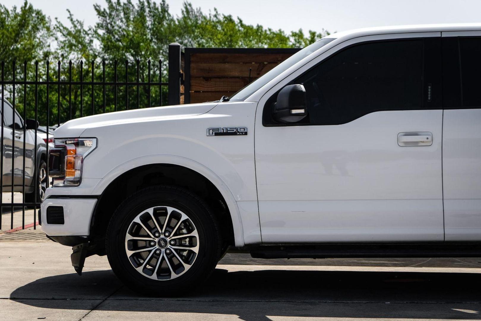 2018 WHITE Ford F-150 XLT SuperCrew 5.5-ft. Bed 2WD (1FTEW1CP4JK) with an 2.7L V6 DOHC 24V engine, 6-Speed Automatic transmission, located at 2401 E Main St., Grand Prairie, TX, 75050, (972) 262-4440, 32.748981, -96.969643 - Photo#9