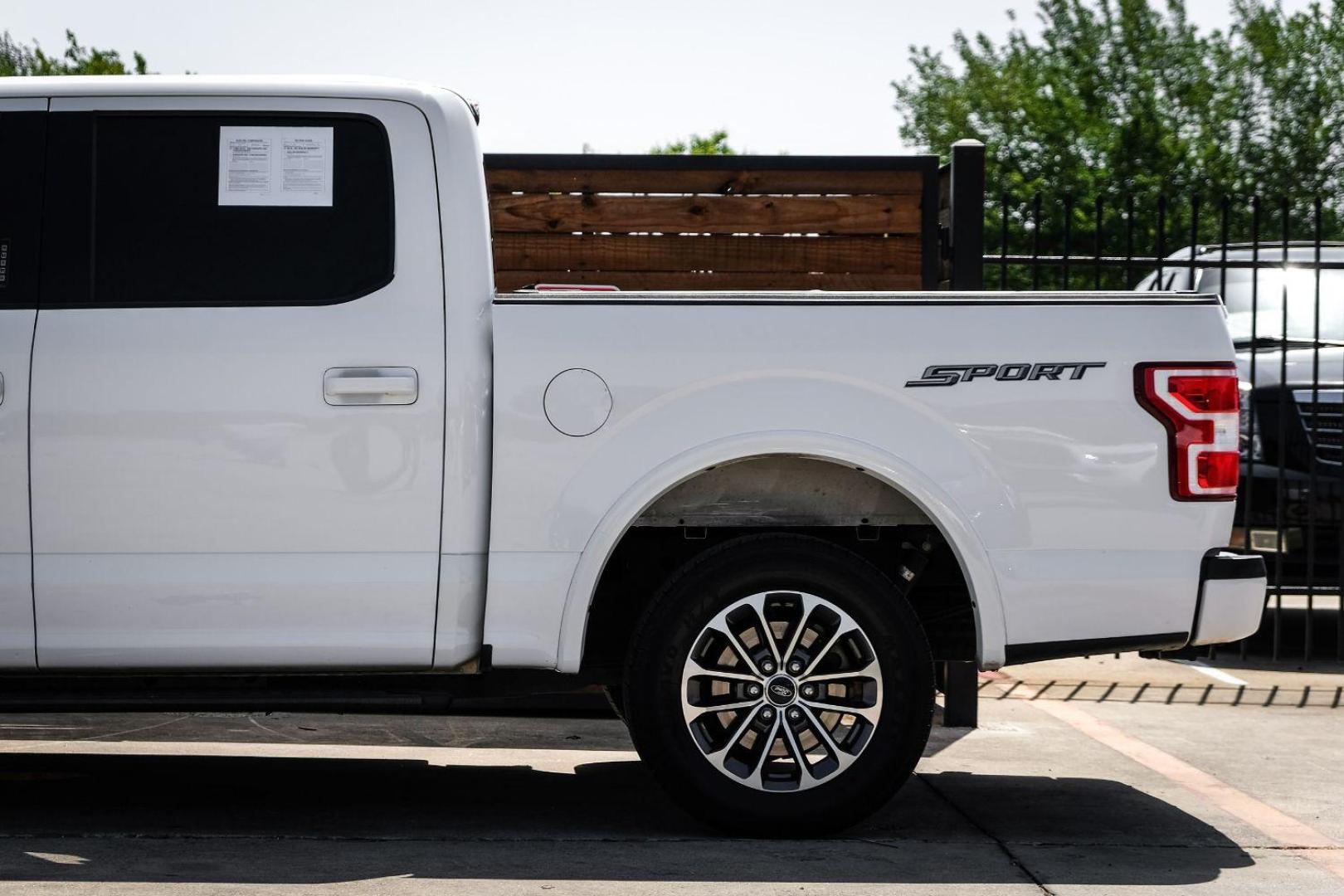 2018 WHITE Ford F-150 XLT SuperCrew 5.5-ft. Bed 2WD (1FTEW1CP4JK) with an 2.7L V6 DOHC 24V engine, 6-Speed Automatic transmission, located at 2401 E Main St., Grand Prairie, TX, 75050, (972) 262-4440, 32.748981, -96.969643 - Photo#10