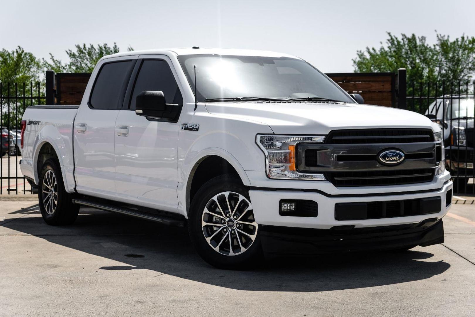 2018 WHITE Ford F-150 XLT SuperCrew 5.5-ft. Bed 2WD (1FTEW1CP4JK) with an 2.7L V6 DOHC 24V engine, 6-Speed Automatic transmission, located at 2401 E Main St., Grand Prairie, TX, 75050, (972) 262-4440, 32.748981, -96.969643 - Photo#3