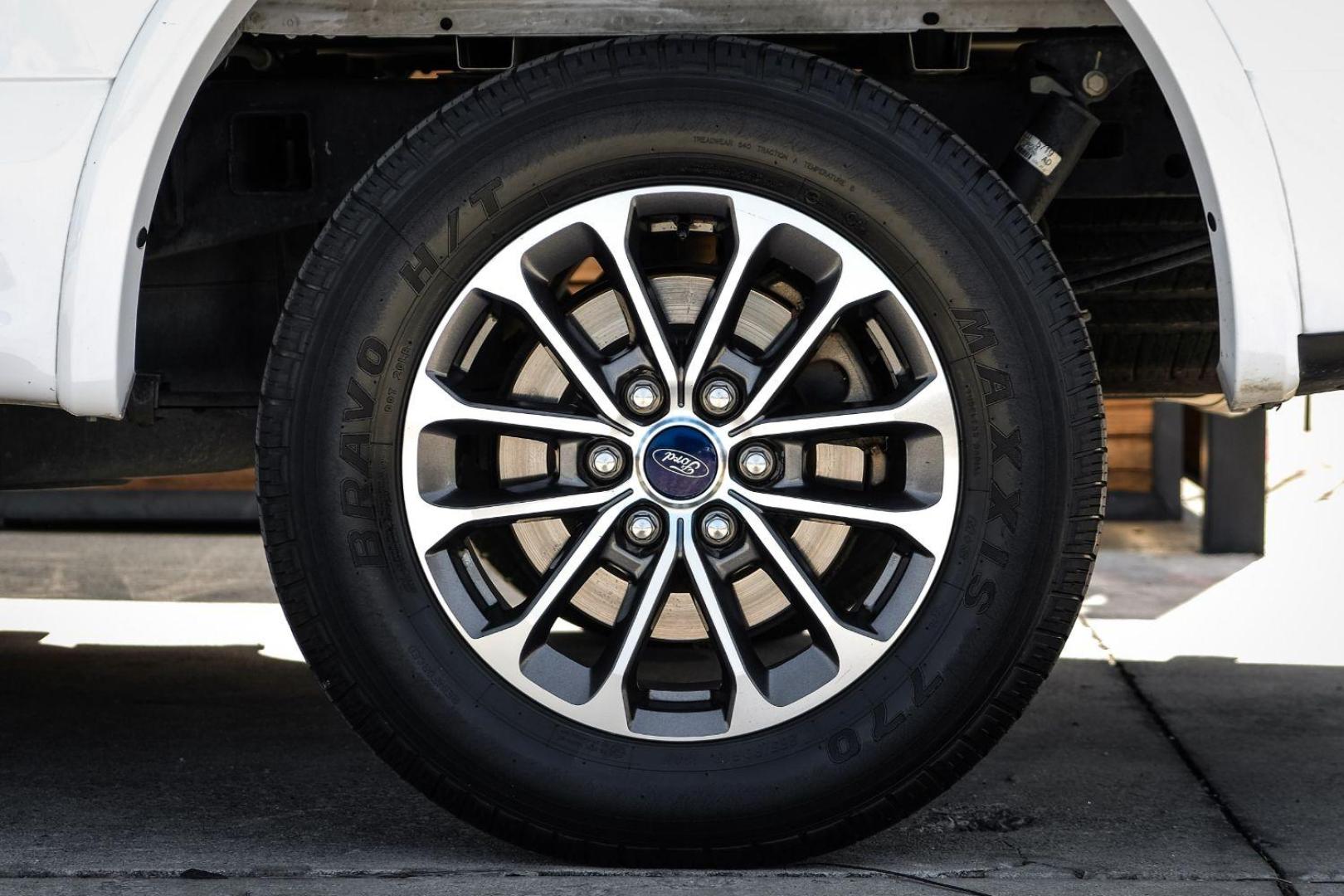 2018 WHITE Ford F-150 XLT SuperCrew 5.5-ft. Bed 2WD (1FTEW1CP4JK) with an 2.7L V6 DOHC 24V engine, 6-Speed Automatic transmission, located at 2401 E Main St., Grand Prairie, TX, 75050, (972) 262-4440, 32.748981, -96.969643 - Photo#52