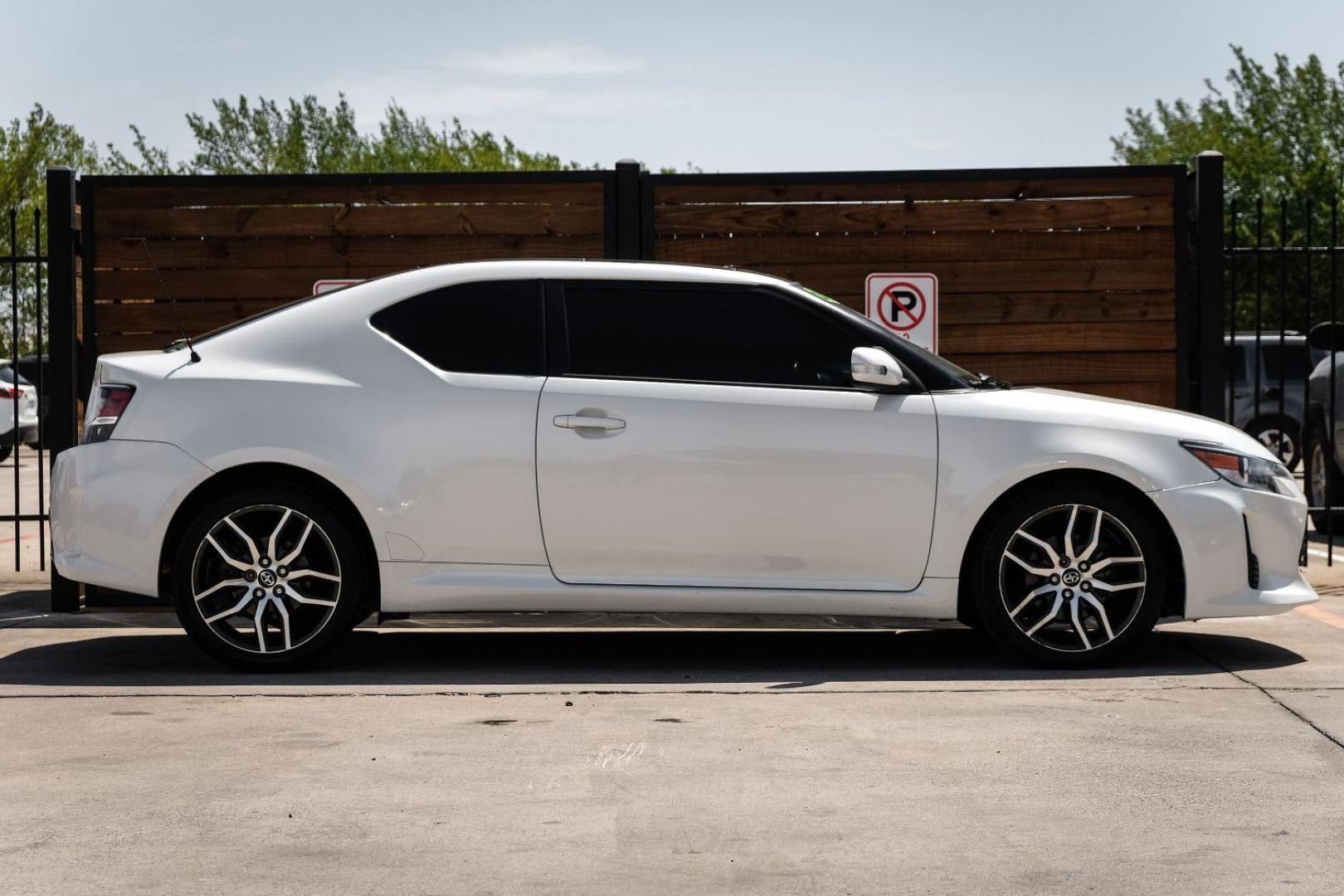 2016 WHITE Scion tC HATCHBACK (JTKJF5C77GJ) , located at 2401 E Main St., Grand Prairie, TX, 75050, (972) 262-4440, 32.748981, -96.969643 - Photo#4