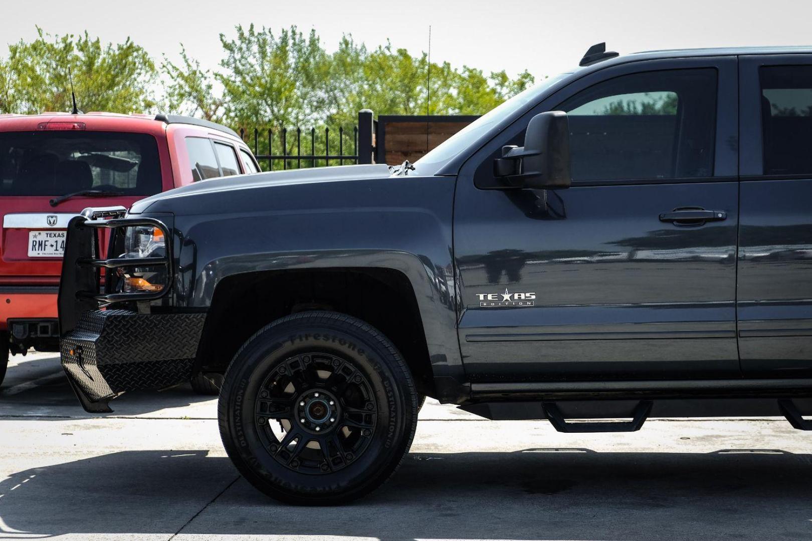 2017 gray Chevrolet Silverado 1500 LT Crew Cab 4WD (3GCUKREC0HG) with an 5.3L V8 OHV 16V engine, 6-Speed Automatic transmission, located at 2401 E Main St., Grand Prairie, TX, 75050, (972) 262-4440, 32.748981, -96.969643 - Photo#9