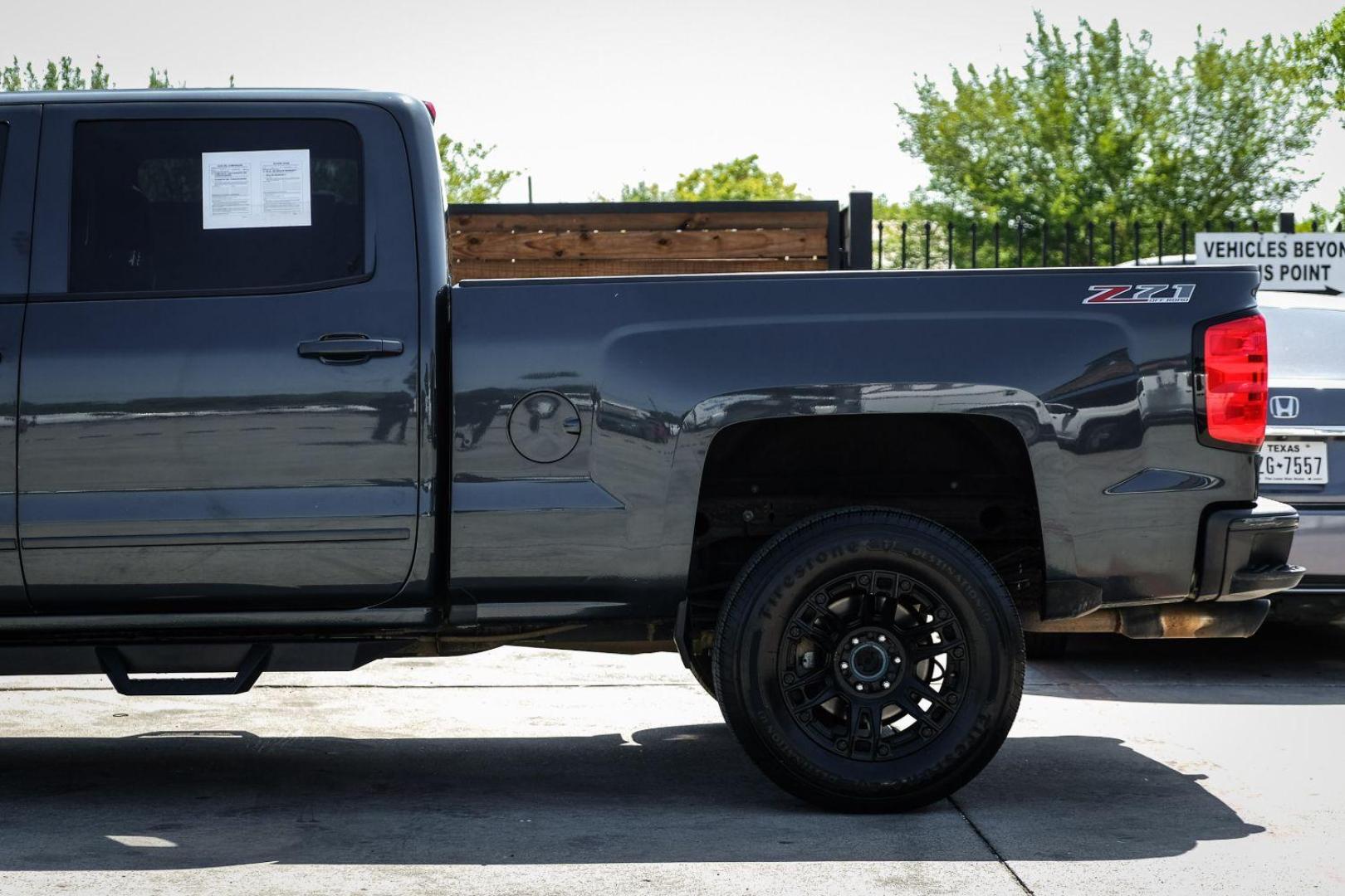 2017 gray Chevrolet Silverado 1500 LT Crew Cab 4WD (3GCUKREC0HG) with an 5.3L V8 OHV 16V engine, 6-Speed Automatic transmission, located at 2401 E Main St., Grand Prairie, TX, 75050, (972) 262-4440, 32.748981, -96.969643 - Photo#10