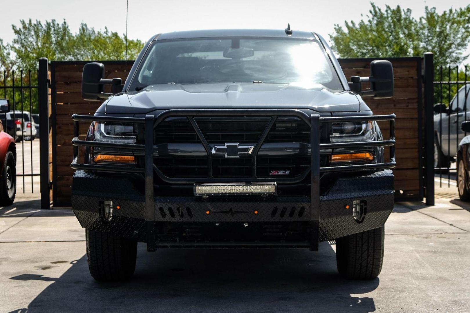 2017 gray Chevrolet Silverado 1500 LT Crew Cab 4WD (3GCUKREC0HG) with an 5.3L V8 OHV 16V engine, 6-Speed Automatic transmission, located at 2401 E Main St., Grand Prairie, TX, 75050, (972) 262-4440, 32.748981, -96.969643 - Photo#2