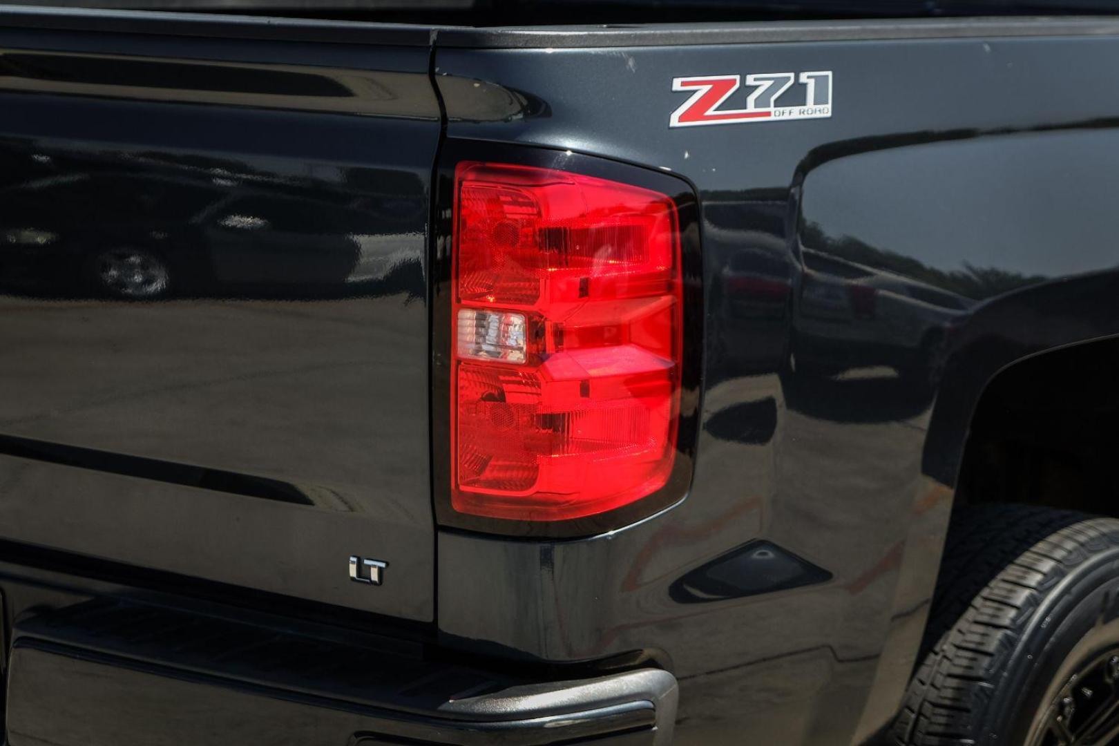 2017 gray Chevrolet Silverado 1500 LT Crew Cab 4WD (3GCUKREC0HG) with an 5.3L V8 OHV 16V engine, 6-Speed Automatic transmission, located at 2401 E Main St., Grand Prairie, TX, 75050, (972) 262-4440, 32.748981, -96.969643 - Photo#44