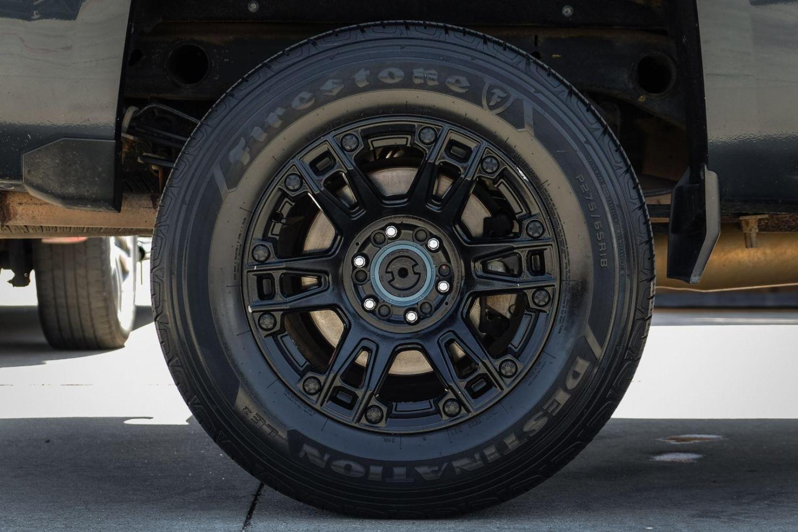 2017 gray Chevrolet Silverado 1500 LT Crew Cab 4WD (3GCUKREC0HG) with an 5.3L V8 OHV 16V engine, 6-Speed Automatic transmission, located at 2401 E Main St., Grand Prairie, TX, 75050, (972) 262-4440, 32.748981, -96.969643 - Photo#48