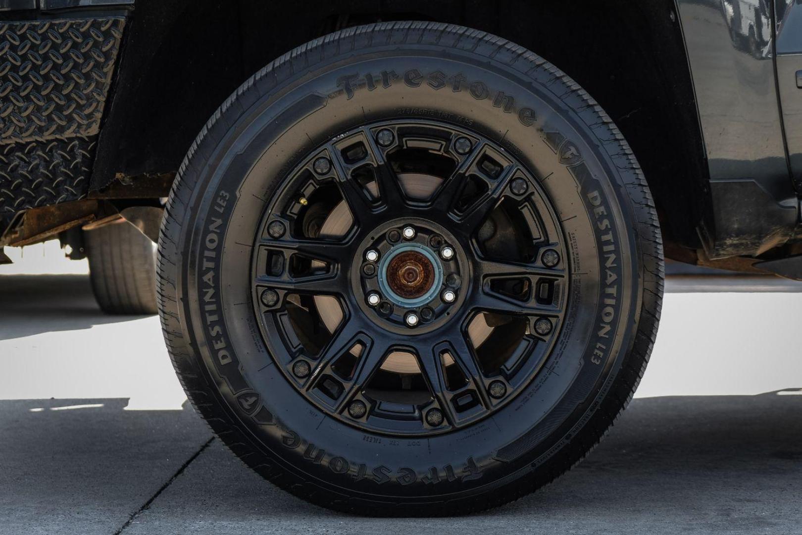 2017 gray Chevrolet Silverado 1500 LT Crew Cab 4WD (3GCUKREC0HG) with an 5.3L V8 OHV 16V engine, 6-Speed Automatic transmission, located at 2401 E Main St., Grand Prairie, TX, 75050, (972) 262-4440, 32.748981, -96.969643 - Photo#50