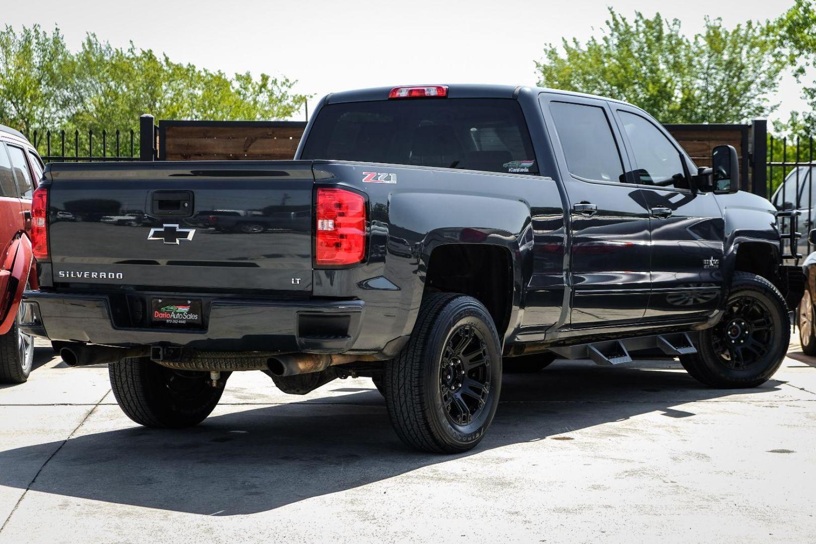 2017 gray Chevrolet Silverado 1500 LT Crew Cab 4WD (3GCUKREC0HG) with an 5.3L V8 OHV 16V engine, 6-Speed Automatic transmission, located at 2401 E Main St., Grand Prairie, TX, 75050, (972) 262-4440, 32.748981, -96.969643 - Photo#5