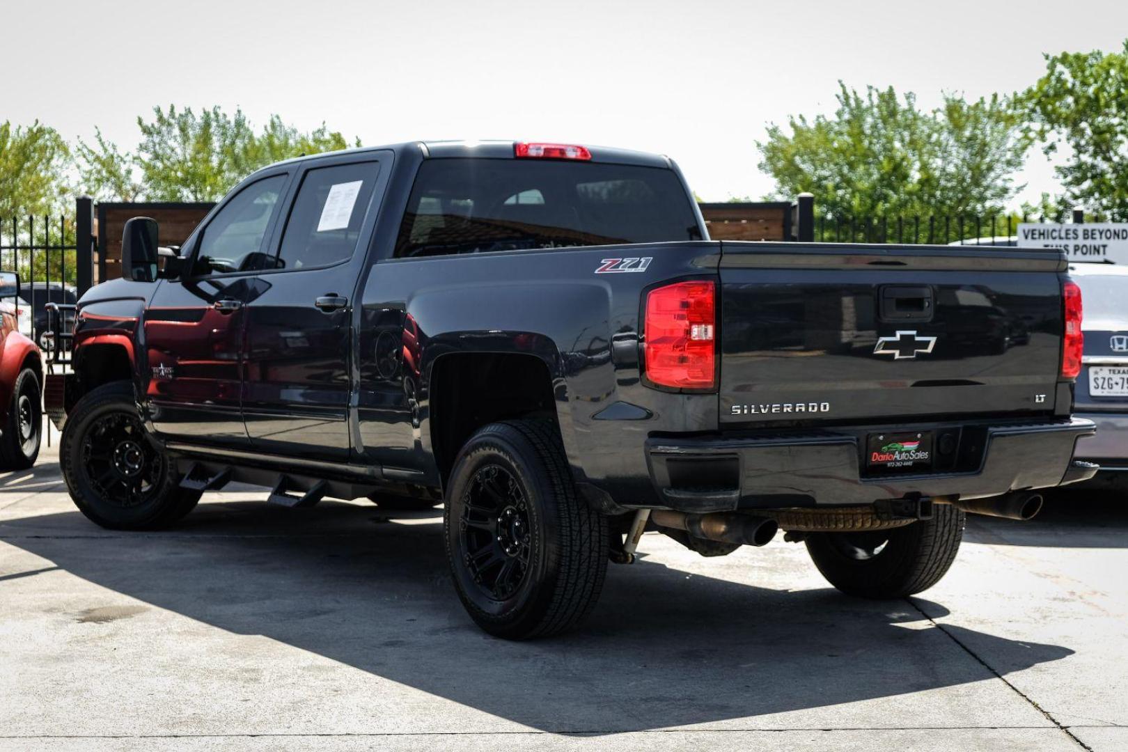 2017 gray Chevrolet Silverado 1500 LT Crew Cab 4WD (3GCUKREC0HG) with an 5.3L V8 OHV 16V engine, 6-Speed Automatic transmission, located at 2401 E Main St., Grand Prairie, TX, 75050, (972) 262-4440, 32.748981, -96.969643 - Photo#7