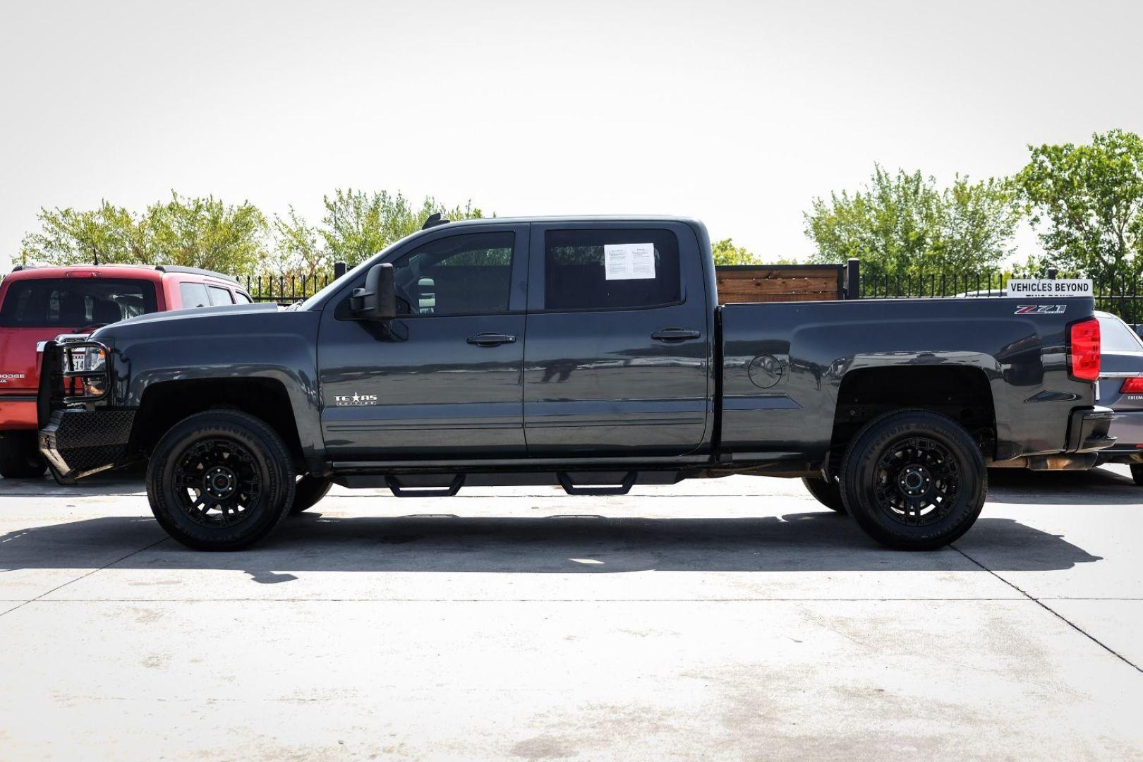 2017 gray Chevrolet Silverado 1500 LT Crew Cab 4WD (3GCUKREC0HG) with an 5.3L V8 OHV 16V engine, 6-Speed Automatic transmission, located at 2401 E Main St., Grand Prairie, TX, 75050, (972) 262-4440, 32.748981, -96.969643 - Photo#8