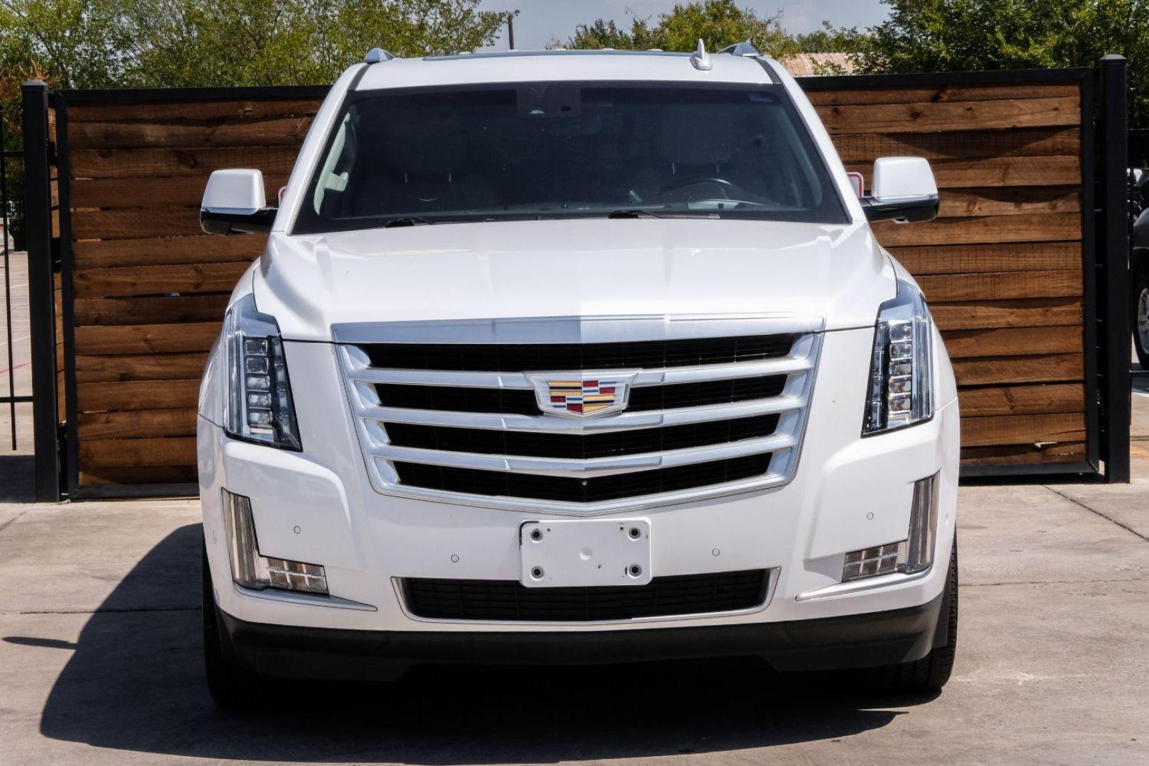 2017 WHITE Cadillac Escalade Luxury 4WD (1GYS4BKJ7HR) with an 6.2L V8 OHV 16V FFV engine, 8-Speed Automatic transmission, located at 2401 E Main St., Grand Prairie, TX, 75050, (972) 262-4440, 32.748981, -96.969643 - Photo#2