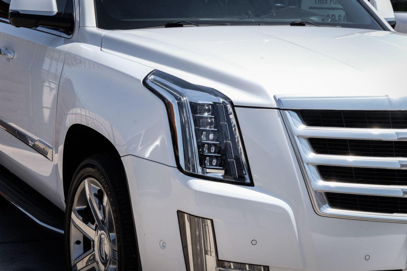 2017 WHITE Cadillac Escalade Luxury 4WD (1GYS4BKJ7HR) with an 6.2L V8 OHV 16V FFV engine, 8-Speed Automatic transmission, located at 2401 E Main St., Grand Prairie, TX, 75050, (972) 262-4440, 32.748981, -96.969643 - Photo#40