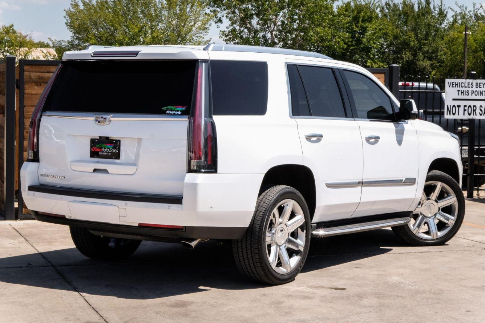 2017 WHITE Cadillac Escalade Luxury 4WD (1GYS4BKJ7HR) with an 6.2L V8 OHV 16V FFV engine, 8-Speed Automatic transmission, located at 2401 E Main St., Grand Prairie, TX, 75050, (972) 262-4440, 32.748981, -96.969643 - Photo#5