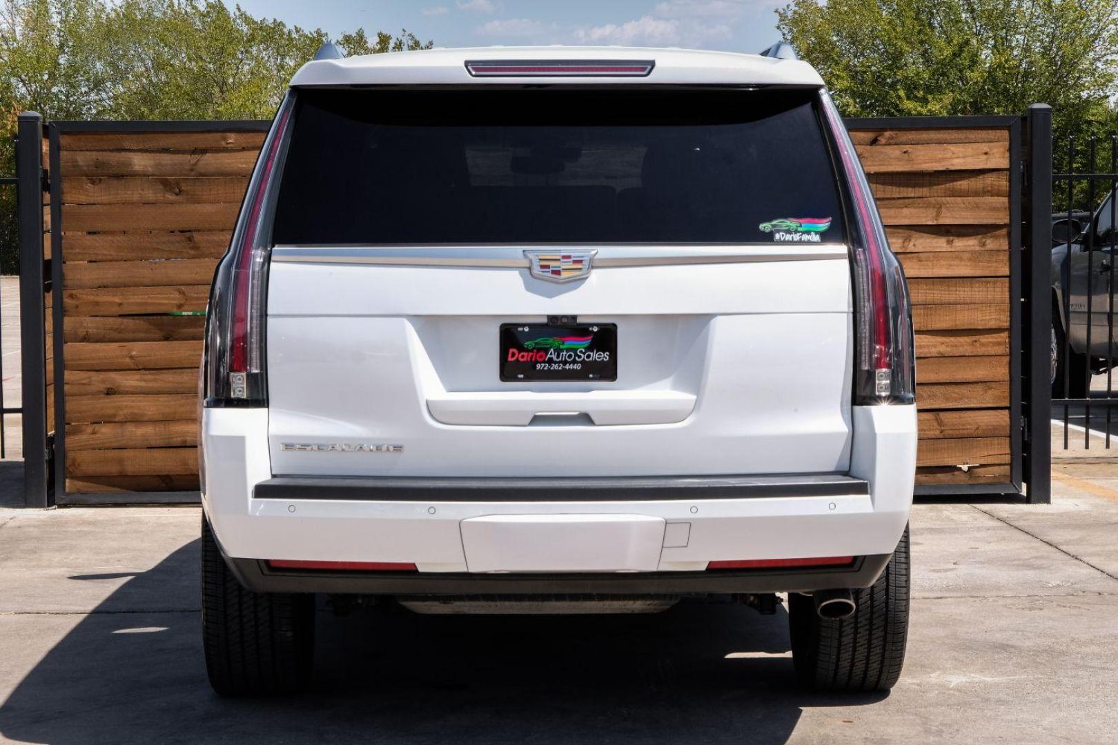 2017 WHITE Cadillac Escalade Luxury 4WD (1GYS4BKJ7HR) with an 6.2L V8 OHV 16V FFV engine, 8-Speed Automatic transmission, located at 2401 E Main St., Grand Prairie, TX, 75050, (972) 262-4440, 32.748981, -96.969643 - Photo#6