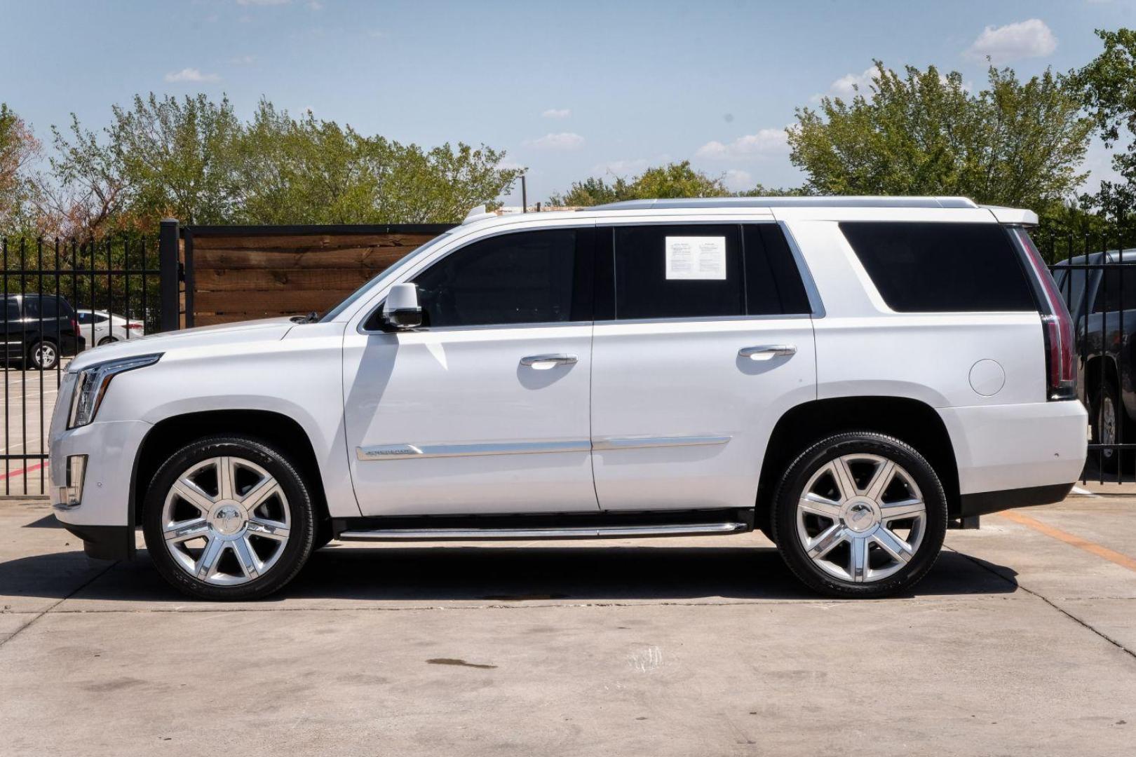 2017 WHITE Cadillac Escalade Luxury 4WD (1GYS4BKJ7HR) with an 6.2L V8 OHV 16V FFV engine, 8-Speed Automatic transmission, located at 2401 E Main St., Grand Prairie, TX, 75050, (972) 262-4440, 32.748981, -96.969643 - Photo#8