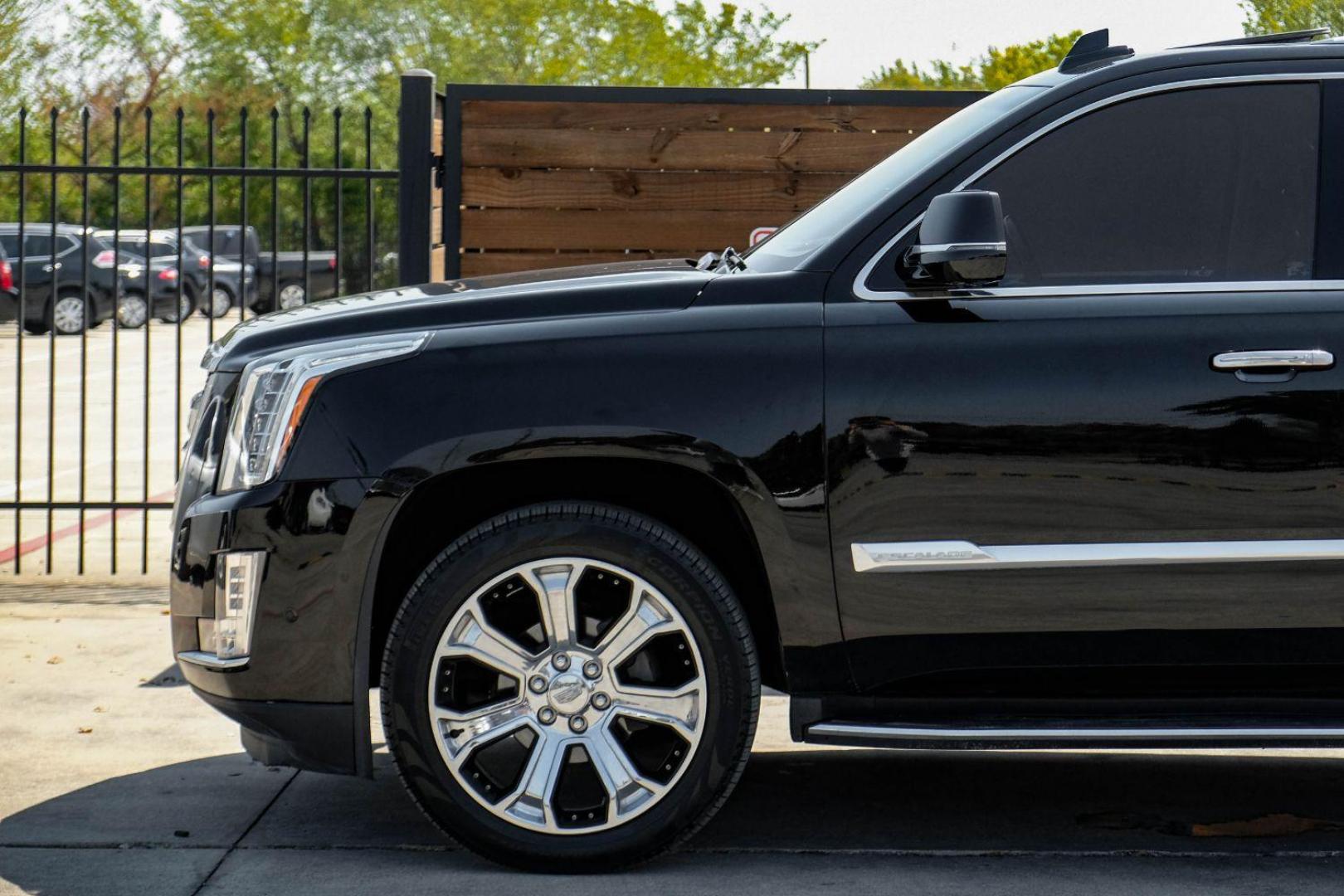 2017 BLACK Cadillac Escalade Premium 4WD (1GYS4CKJ2HR) with an 6.2L V8 OHV 16V FFV engine, 8-Speed Automatic transmission, located at 2401 E Main St., Grand Prairie, TX, 75050, (972) 262-4440, 32.748981, -96.969643 - Photo#9