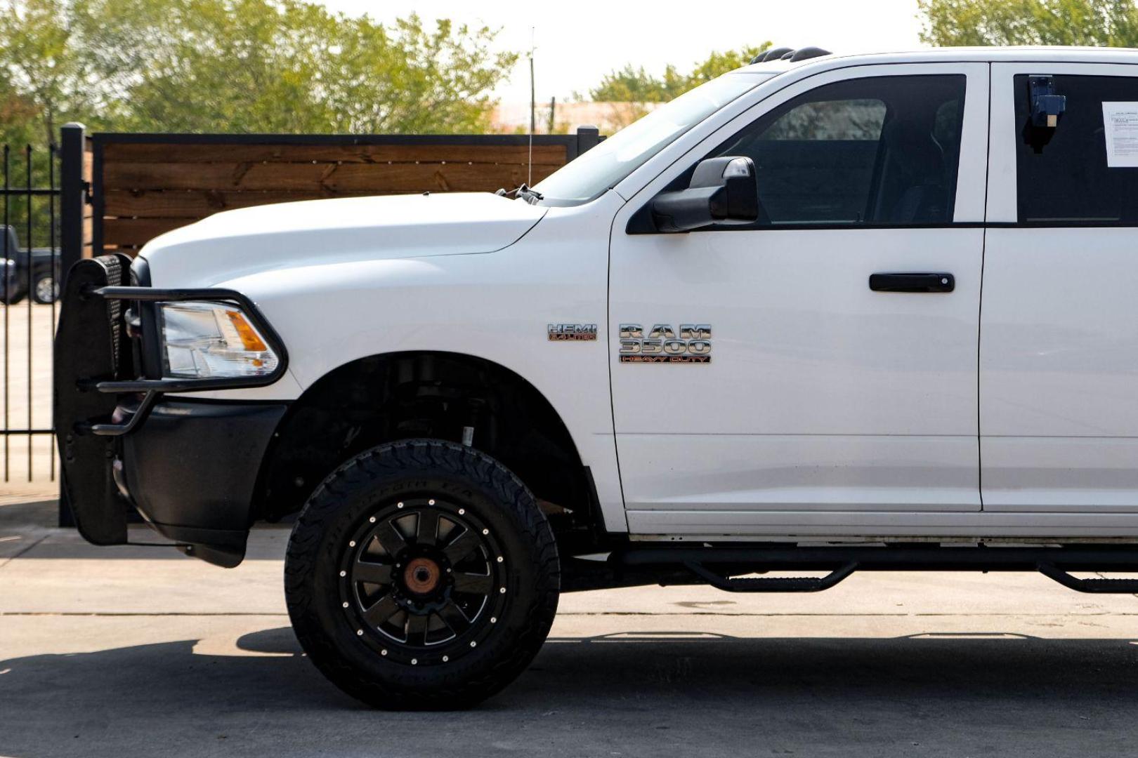 2016 WHITE RAM 3500 Tradesman Crew Cab 4WD (3C63R3CJXGG) with an 6.4L V8 OHV 16V engine, 6-Speed Automatic transmission, located at 2401 E Main St., Grand Prairie, TX, 75050, (972) 262-4440, 32.748981, -96.969643 - Photo#9