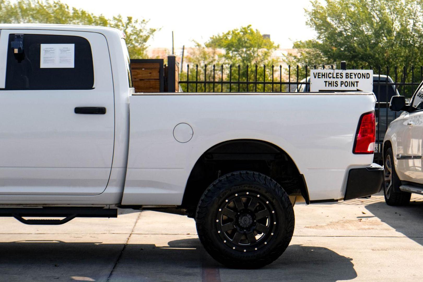 2016 WHITE RAM 3500 Tradesman Crew Cab 4WD (3C63R3CJXGG) with an 6.4L V8 OHV 16V engine, 6-Speed Automatic transmission, located at 2401 E Main St., Grand Prairie, TX, 75050, (972) 262-4440, 32.748981, -96.969643 - Photo#10