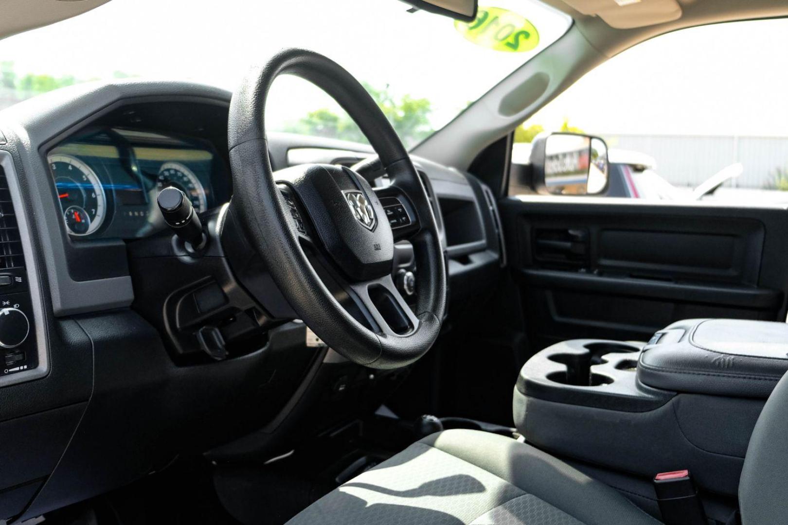 2016 WHITE RAM 3500 Tradesman Crew Cab 4WD (3C63R3CJXGG) with an 6.4L V8 OHV 16V engine, 6-Speed Automatic transmission, located at 2401 E Main St., Grand Prairie, TX, 75050, (972) 262-4440, 32.748981, -96.969643 - Photo#13